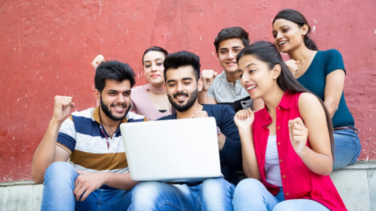 अमेरिकाले गर्यो ६ हजार विद्यार्थीको भिसा रद्द