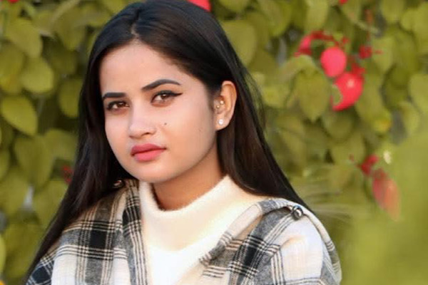 मैलै पुजेर जल खाएका तिम्रा खुट्टा, मेरो छातिमा बजारिए, त्यस पछि था भयो, तिजको बर्त आफ्नो आयु बढाउन बस्नु पर्ने रहेछ :गायिका एलिना चौहान