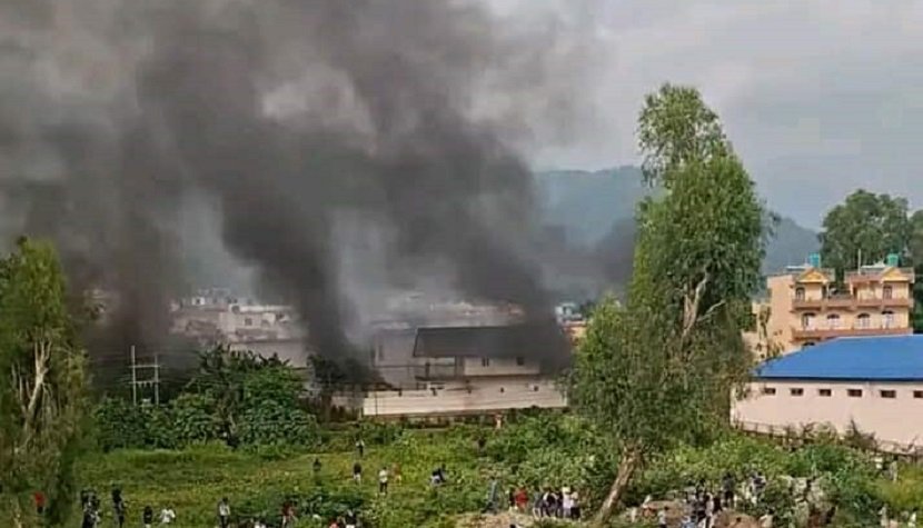 कांग्रेसका उपसभापति खड्काको वीरेन्द्रनगरस्थित निवासमा आगजनी