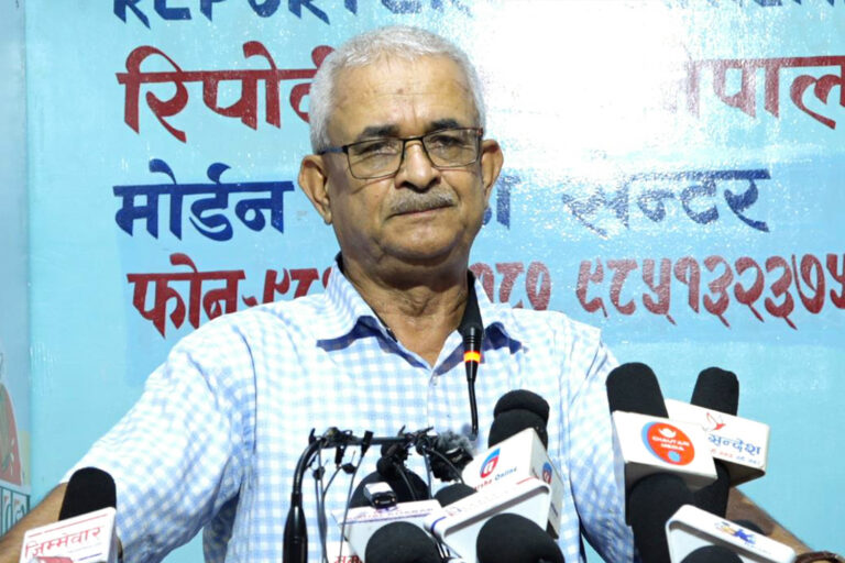 सिंहदरबार जल्दैछ भन्ने कुरा प्रचण्डलाई एक हप्ता अगाडि नै थाहा थियोः वरिष्ठ अधिवक्ता न्यौपाने