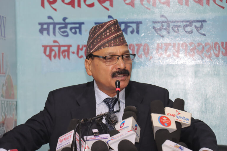 ओली र लेखक विदेश भाग्न सक्ने वरिष्ठ अधिवक्ता त्रिपाठीको आशंका, राहदानी रोक्का राख्न माग