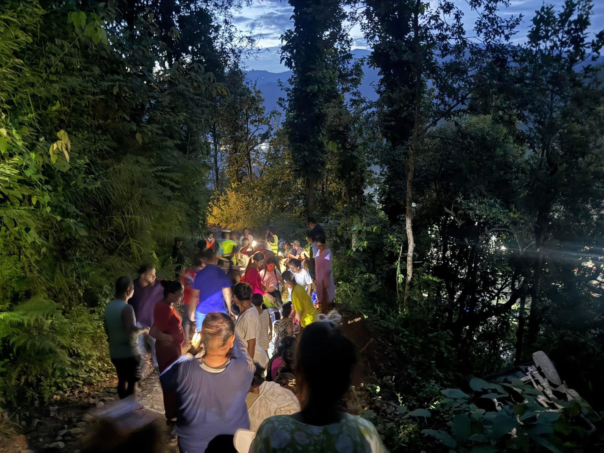 बोलेरो दुर्घटना,१५ बढी घाइते
