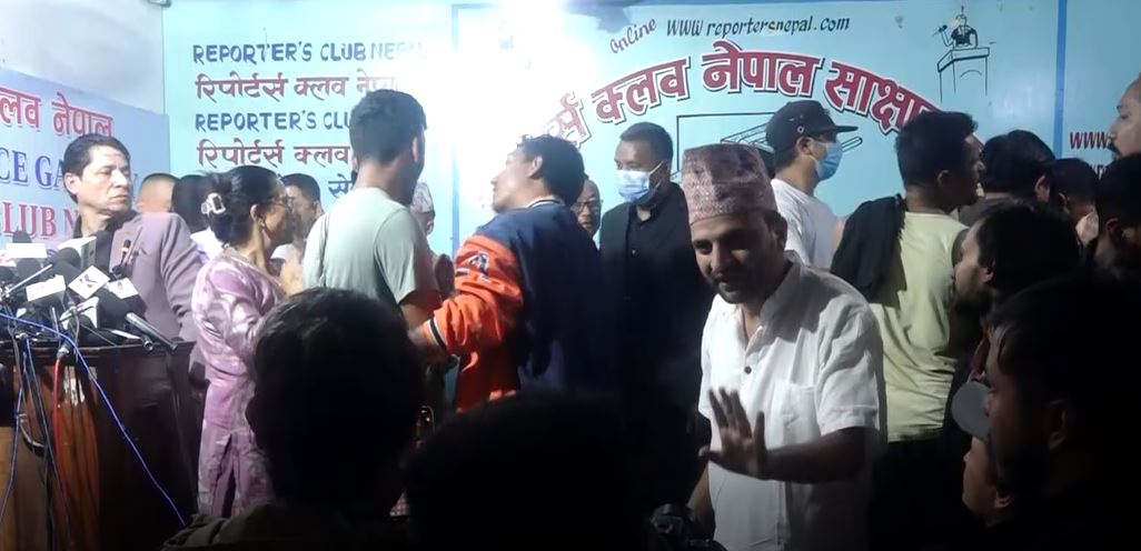 जेनजीको पत्रकार सम्मेलनमा कुटाकुट