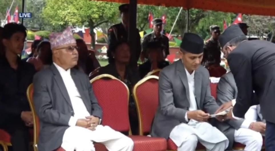 जलेको शीतल निवासको प्राङ्गणमा मन्त्रीहरूको शपथ