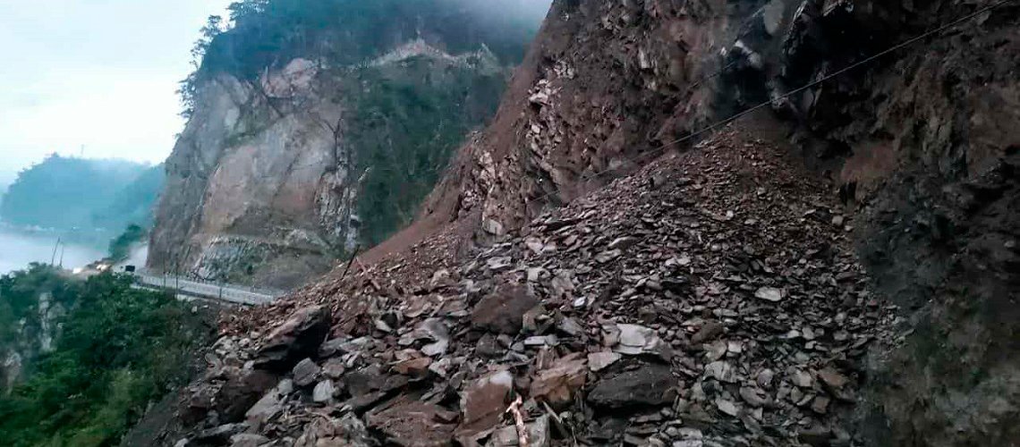 मुग्लिनमा हजारौँ यात्रु अलपत्र, मन्त्रालयमा आकस्मिक बैठक
