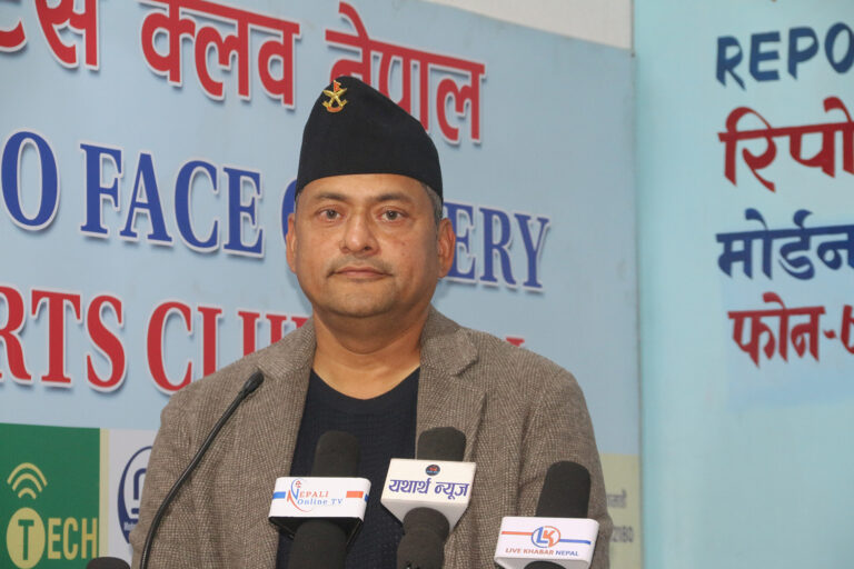 यि हुन्  मनकारी डाक्टर खत्रीः गरिब विरामीलाई निजी अस्पतालमा निःशुल्क उपचार, खाना खाने पैसा पनि दिन्छन्