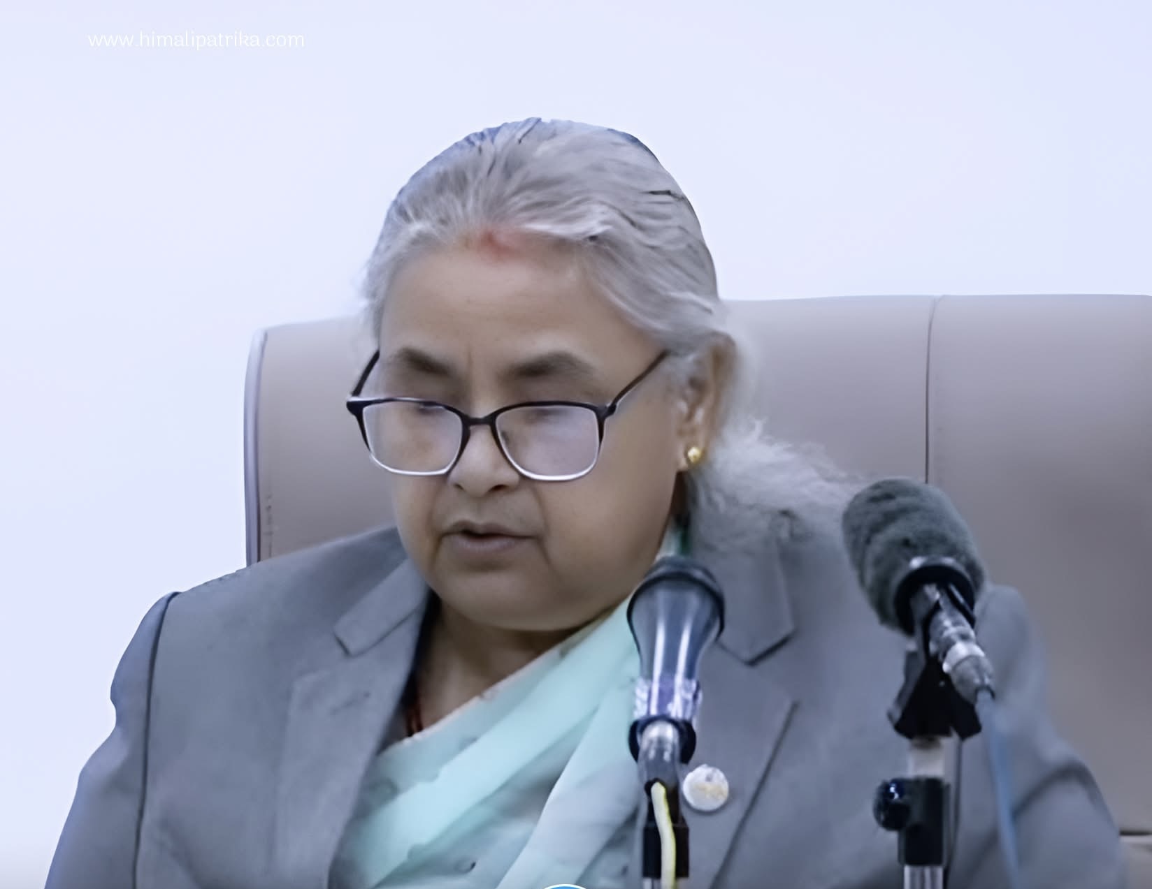 प्रधानमन्त्री कार्कीलाई ज्योतिष अधिकारीको चार मार्गदर्शन, सूर्यलाई सम्झेर दियो बालिदिनेदेखि पहेंलो रंगको प्रयोग गर्नेसम्म