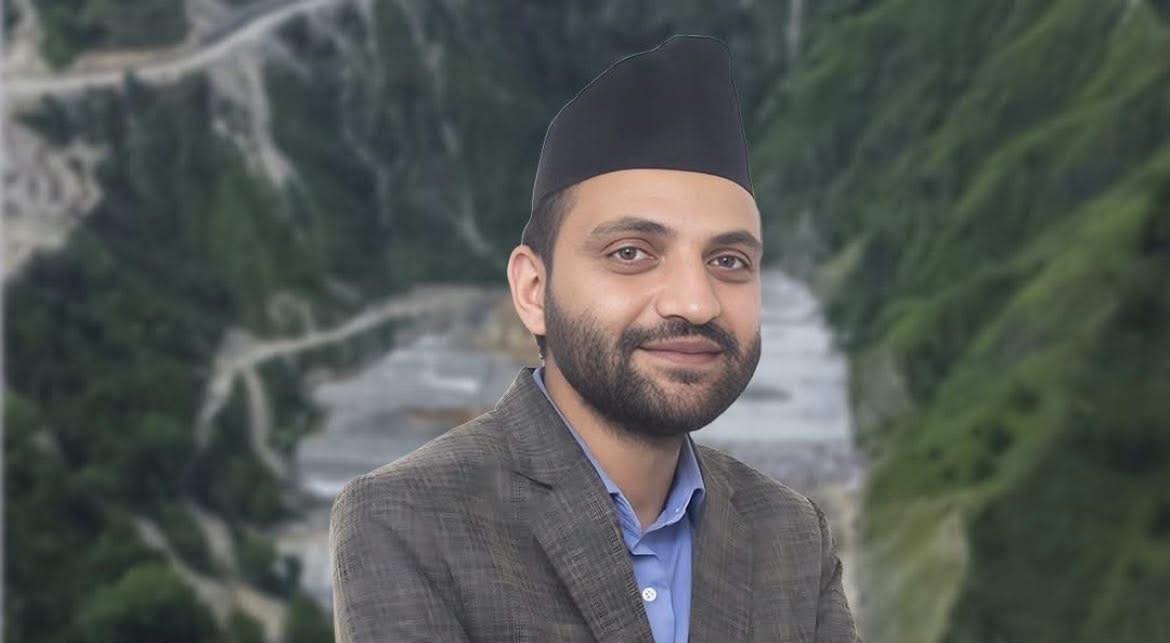 बन्चरेडांडामा लखेटिए डा. निकोलस भुसाल,चप्पल छोडेर भागे