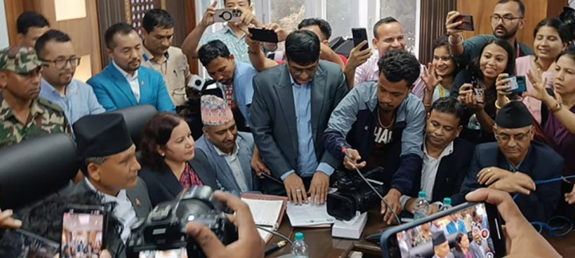 कुलमानले पदभार ग्रहण गर्दै भने– माननीय नभन्नुहोला