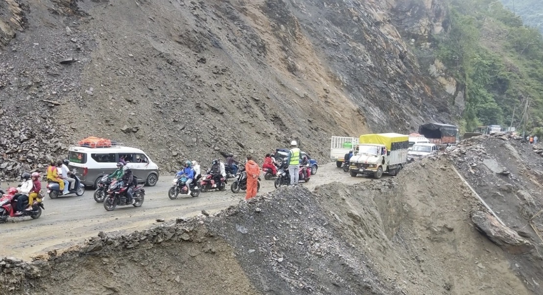 मुग्लिङ-नारायणगढ सडक दुईतर्फी सञ्चालनमा