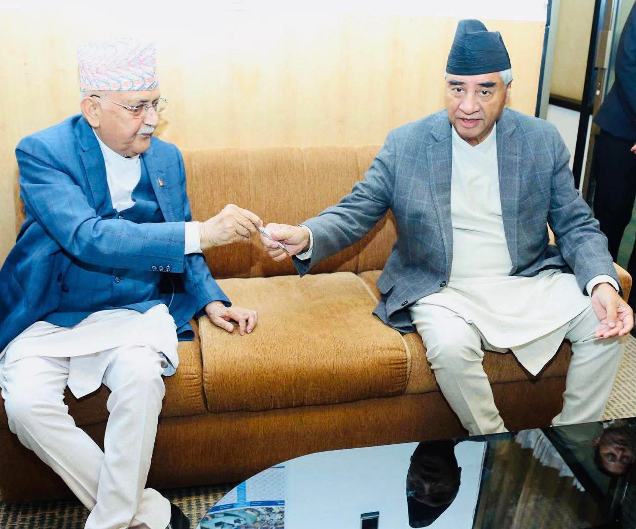 चुनावी माहोल बढ्दै जाँदा कांग्रेस-एमाले अदालतमार्फत प्रतिनिधिसभा ब्युँताउने तयारीमा