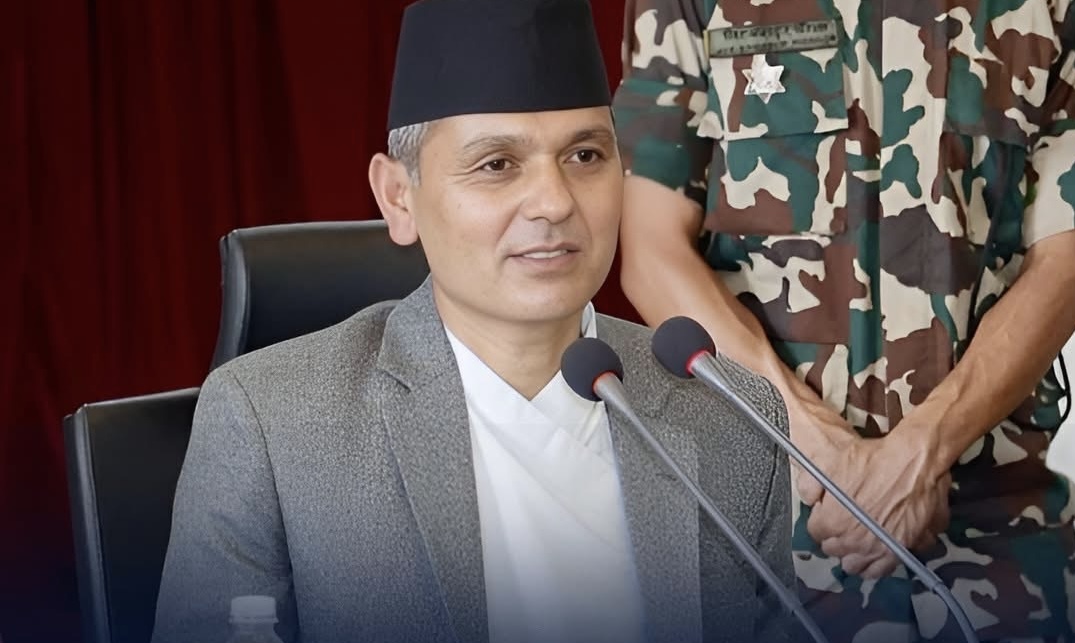 बालुवाटारमा वाकयुद्ध : गृहमन्त्री ओमप्रकाशको शंकरलाई जबाफ– “म पनि कुनै बेलाको एमाले हुँ”