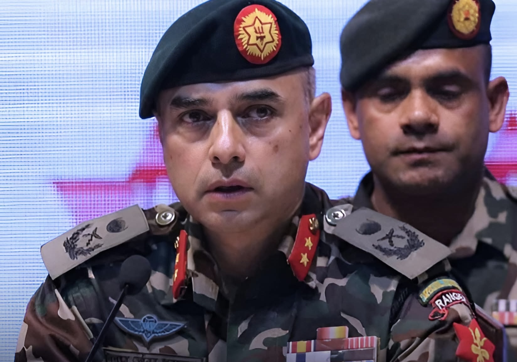सेनाको स्पष्टीकरण– विमानस्थल र पशुपति जोगायौँ, सिंहदरबारमा ठूलो क्षति हुनसक्ने देखेपछि पछि हट्यौँ