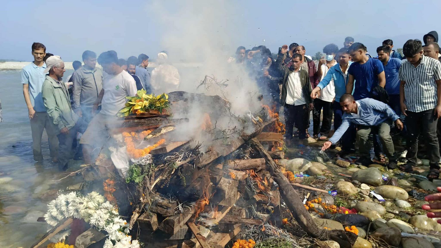 तिहारका लागि रोपेको फूल भुजेला घाटमा, धुवाँ भएर उडे विपिनका सपना