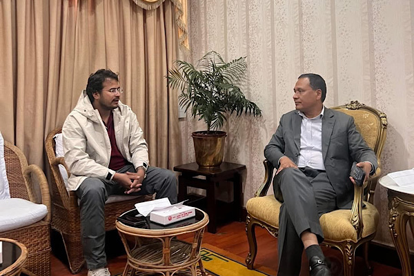 कुलमान घिसिङलाई ज्ञानेन्द्र शाहीले भने- गलत गर्नेलाई कारबाही गर तर उद्योग बन्द नगर