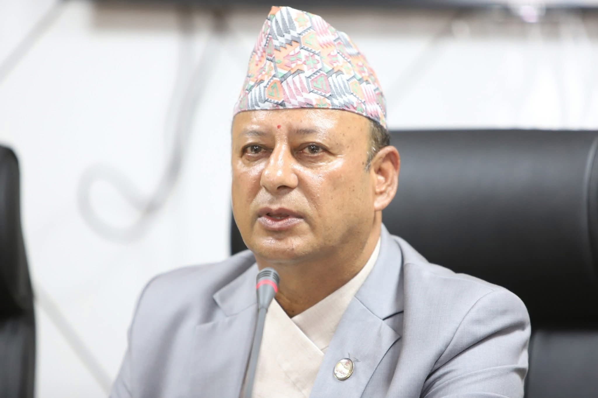 आफ्नै जिल्ला पुगेका पूर्वमन्त्री दिपक खड्कालाई मतदाताले गरे  बहिष्कार