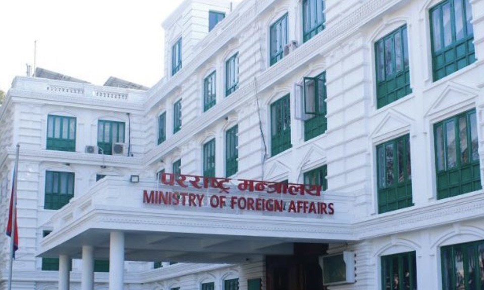 सर्वोच्चको आदेशको भोलिपल्टै परराष्ट्रले फिर्ता बोलायो राजदूत, मन्त्रालयमै रहेर काम गर्न निर्देशन