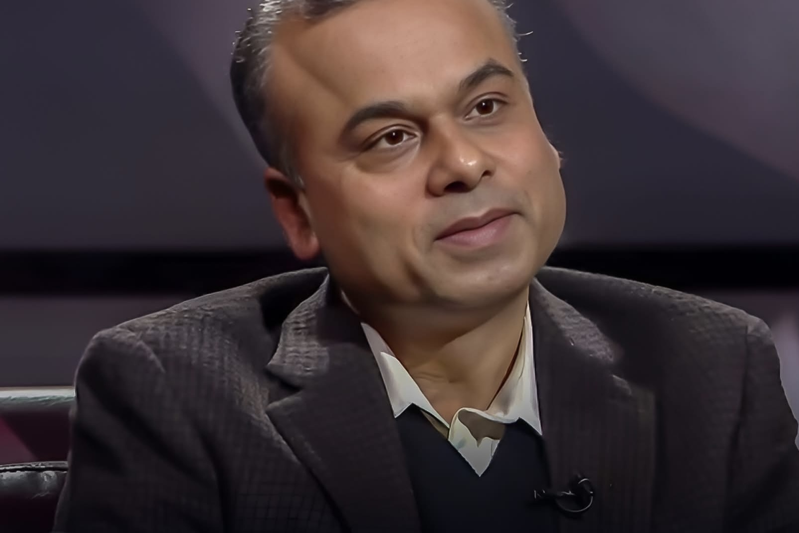 दुर्गा प्रसाईको मध्यराति गरिएको गिरफ्तारी नागरिक शासनको धब्बा, डा भिमार्जुन आचार्यको कडा टिप्पणी