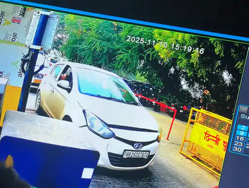 दिल्लीको लाल किल्लामा विस्फोट : सिसिटिभीमा यस्तो देखियो कार