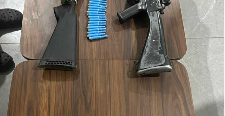 पठाओ राइडर इन्सास र पेस्तोल सहित पक्राउ