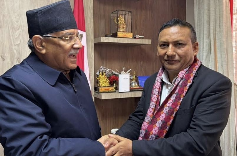हर्क सम्पाङको श्रम संस्कृति पार्टीका उपाध्यक्ष डा. मित्र परियार नेपाली कम्युनिस्ट पार्टीमा प्रवेश