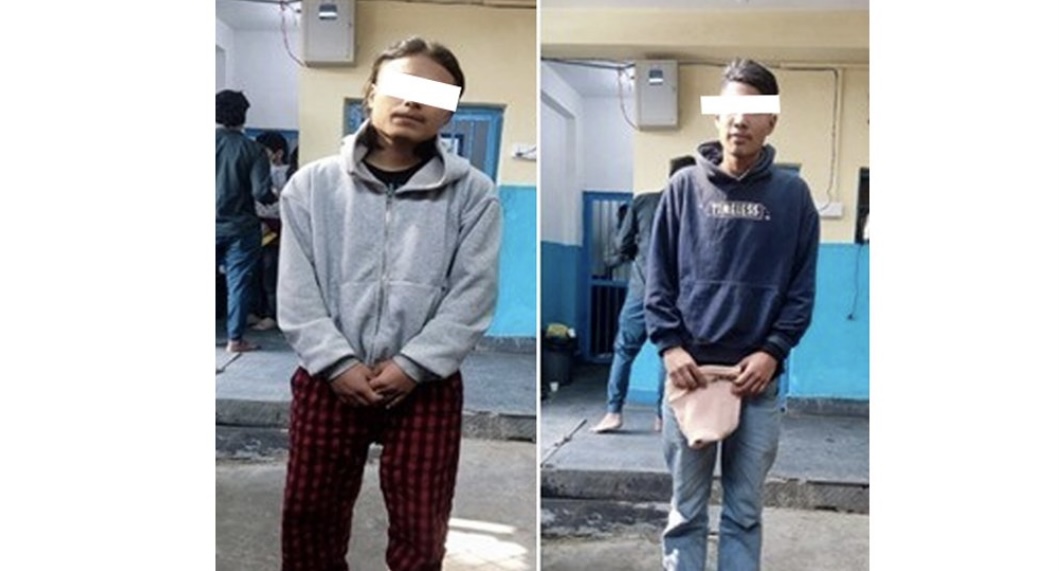 बच्चाको कानको मुन्द्रा लुटेको आरोपमा पक्राउ परेका दुई जना अदालतबाट हतकडीसहित फरार