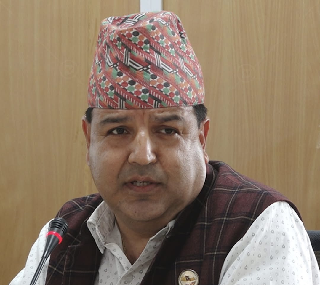 कांग्रेसले पठायो भने चितवन-२ मा रवि लामिछानेविरुद्ध चुनाव लडेर जितेर आउँछुः डा.सुनिल शर्मा
