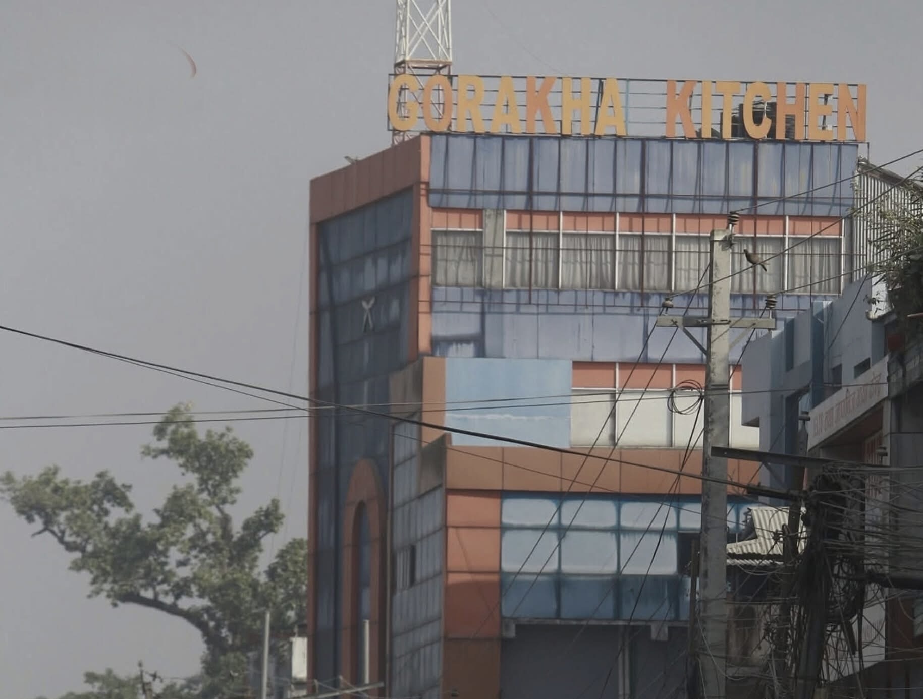 गोरखा डिपार्टमेन्ट स्टोरको गाडी तथा सम्पत्ति लिलाम गर्न हिमालयन बैंकले निकाल्यो ३५ दिने सूचना