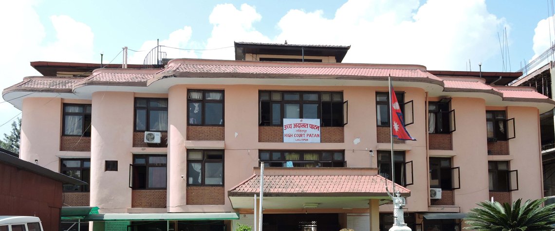 बलात्कार पीडित युवतीले अदालतमा गरिन् आत्महत्या प्रयास