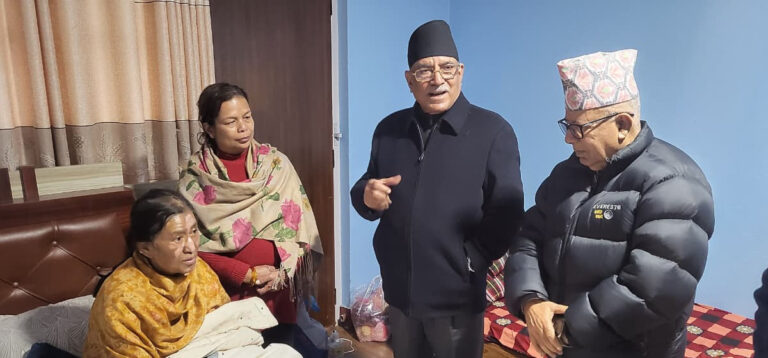 रविलक्ष्मीको स्वास्थ्य अवस्था बुझ्न डल्लु पुगे प्रचण्ड र माधव