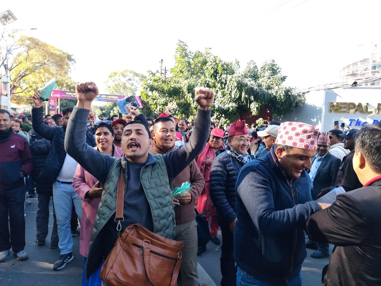 महाधिवेशनस्थलमा ओलीको पक्षमा चर्को नाराबाजी