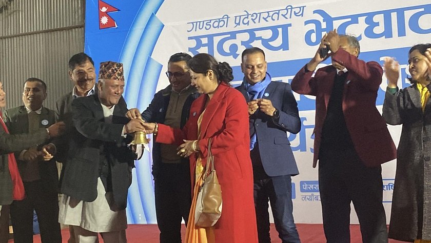 कांग्रेस नेता खड्का र एमाले नेता अधिकारी रास्वपामा प्रवेश