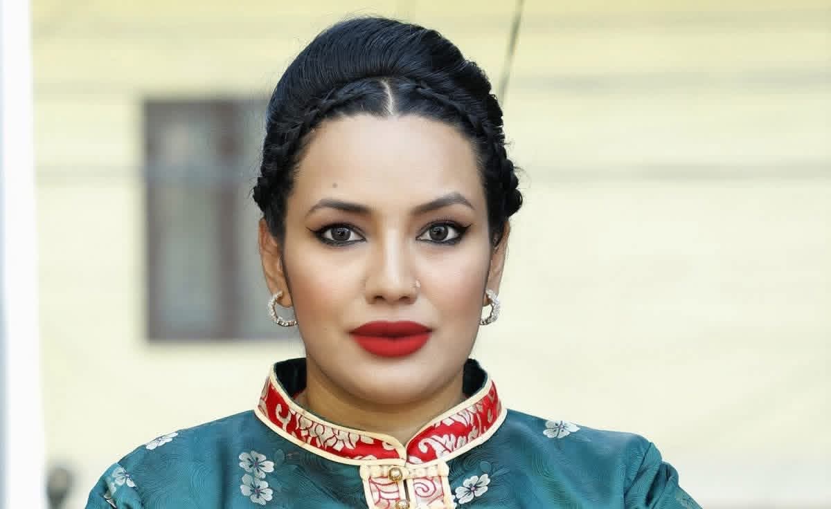 कुलमान घिसिङलाई लक्षित गर्दै आशिका तामाङले भनिन्:लालची औरत भनेर सुनेको थिएँ यहाँ त लालची पुरुष पनि हुँदो रहेछ