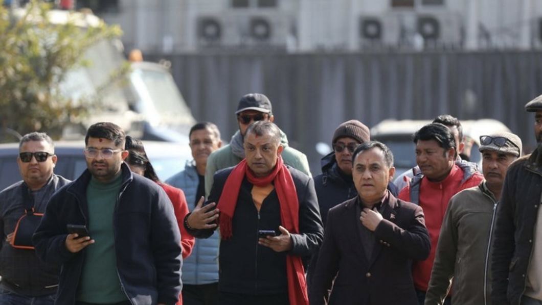 निर्वाचन आयोग परिसरमा गगन नेतृत्व समूहको धर्ना