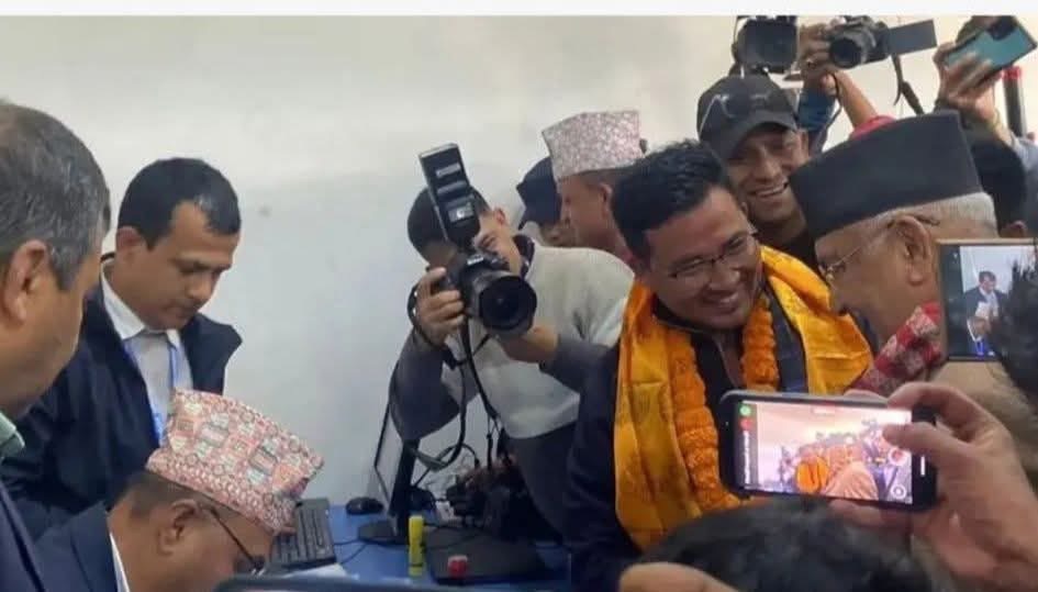 ओलीले तामाङलाई देख्नेबित्तिकै सोधे, ‘ए बाबु पनि उम्मेदवार हो ?’