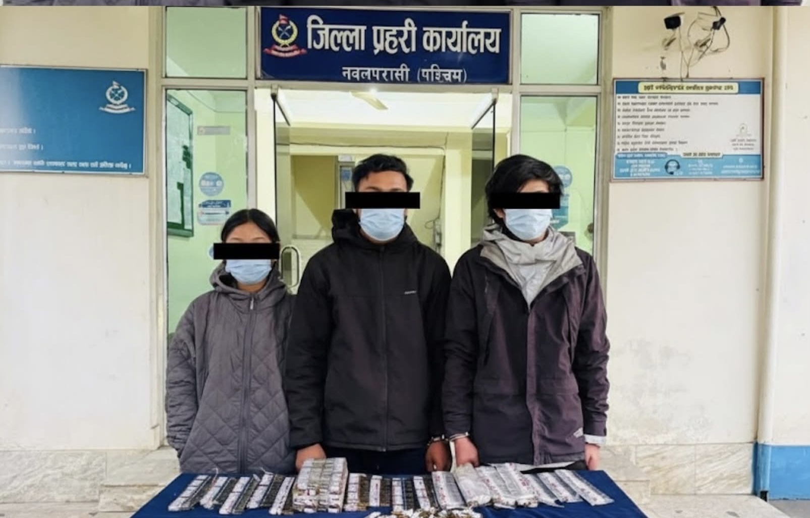 बसबाट ओर्लिएका तीन देख्दा प्रहरीलाई लाग्यो शंका, खानतलास गर्दा खुलिहाल्यो पोल