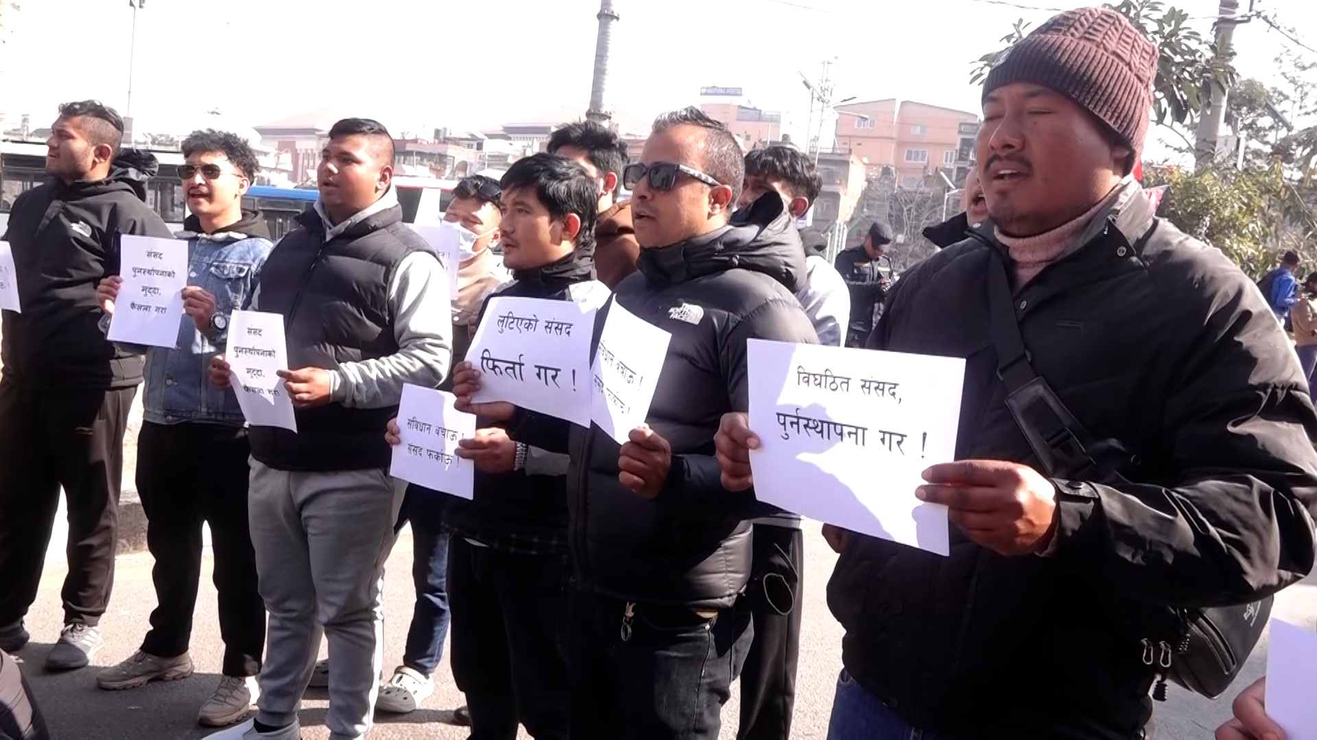 संसद पुनःस्थापनाको माग गर्दै  काठमाडौंमा प्रदर्शन