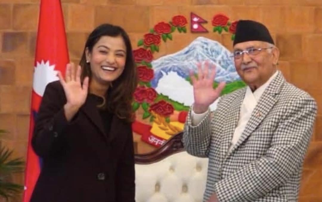 केपी ओलीको नाम जोडेर पोस्ट गरेपछि विवादमा इस्टु कार्की