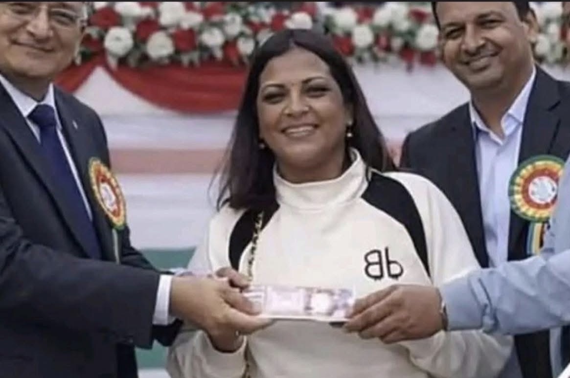 परपुरुषसँग नाचेको भन्दै कुटिएकी महिलालाई महोत्सव आयोजकले गर्यो सम्मान