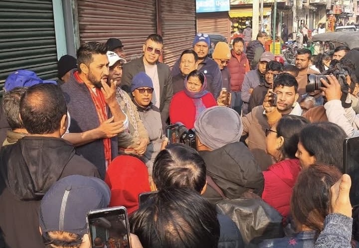 चिया पसलबाट रवि लामिछानेको चुनावी भेटघाट सुरु