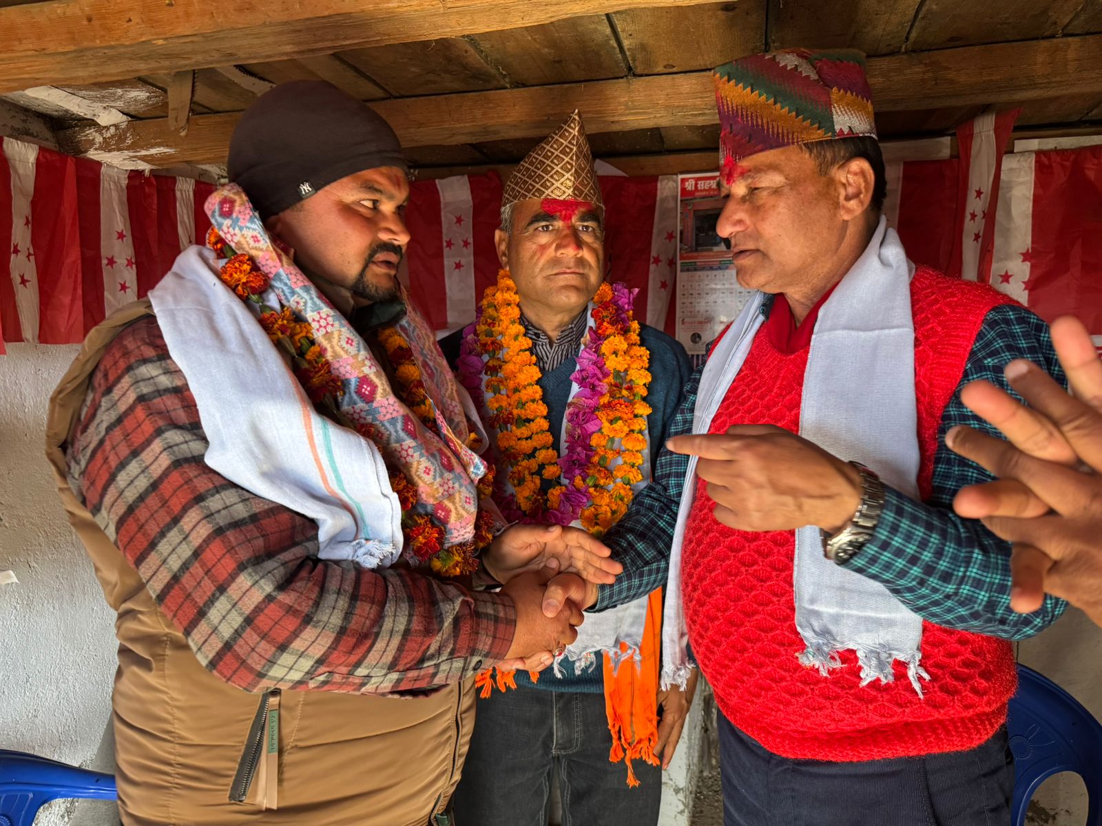 ३० जनाले त्यागे एमाले, कांग्रेस उम्मेदवारलाई समर्थन