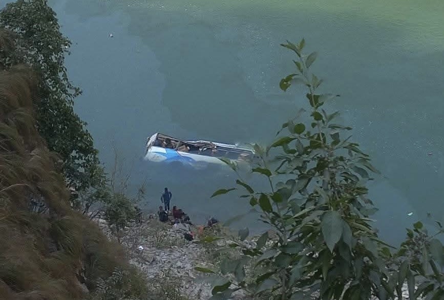 बस दुर्घटना : मृत्यु हुने १२ मध्ये ११ जनाको पहिचान खुल्यो