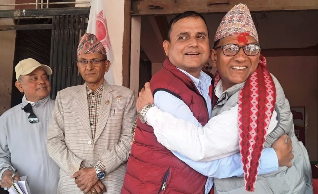 चुनावको बेला प्रचण्ड-माधवको पार्टीमा भूकम्प, एमाले प्रवेश गरे पूर्वी मोरङका प्रभावशाली नेता