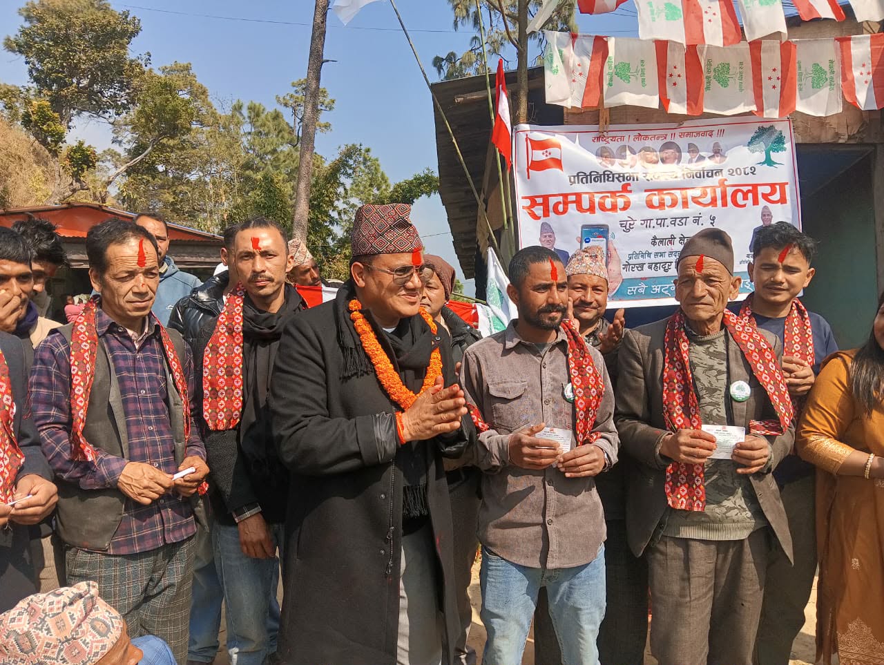 एमालेका नेता–कार्यकर्ता कांग्रेसमा प्रवेश