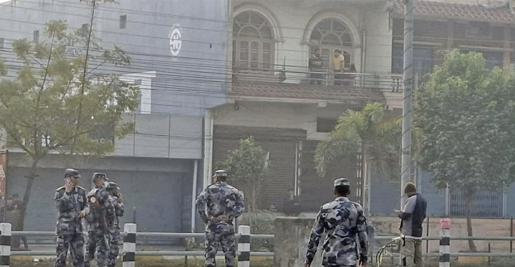 शंकास्पद भनिएको वस्तु माटो राखेको बियरको बोतल