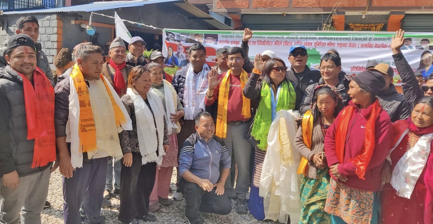 एमाले नेता कार्यकर्ताको टोली नै कांग्रेस प्रवेश गरेपछि…
