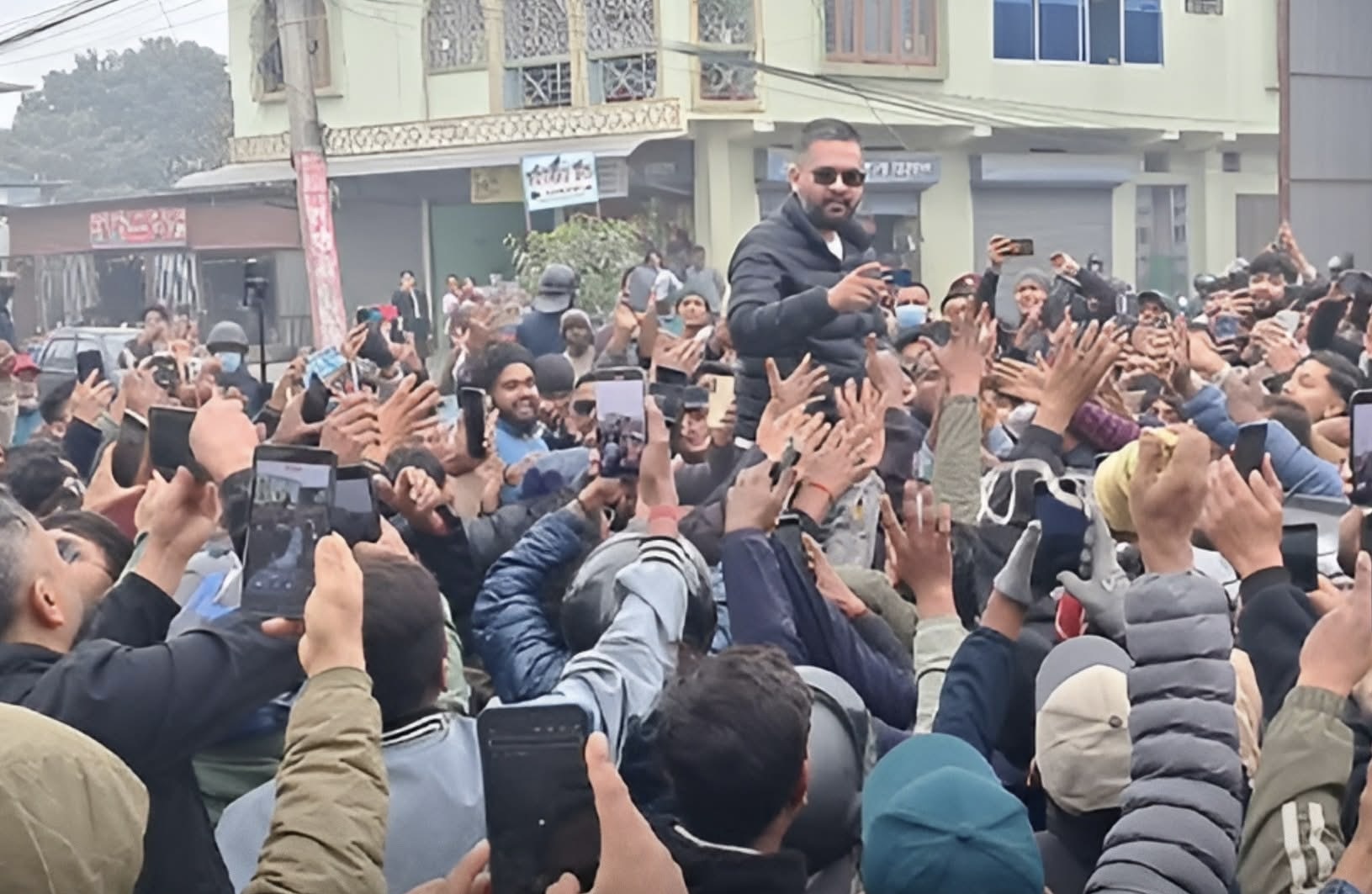 भिडबाट दिक्क बालेन