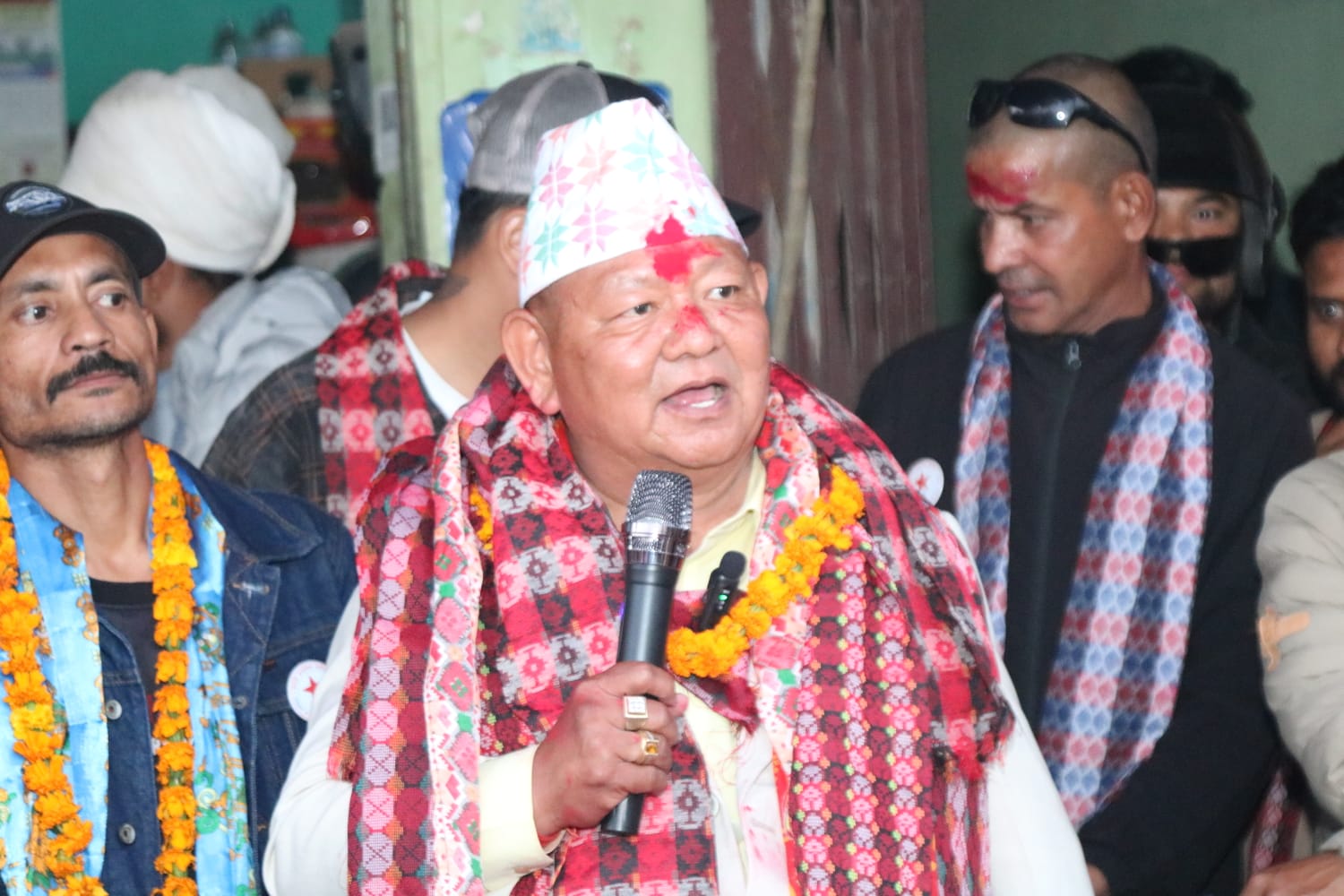 प्रेम आलेको पक्षमा जनलहर, ११५ युवा नेपाली कम्युनिष्ट पार्टीमा प्रवेश