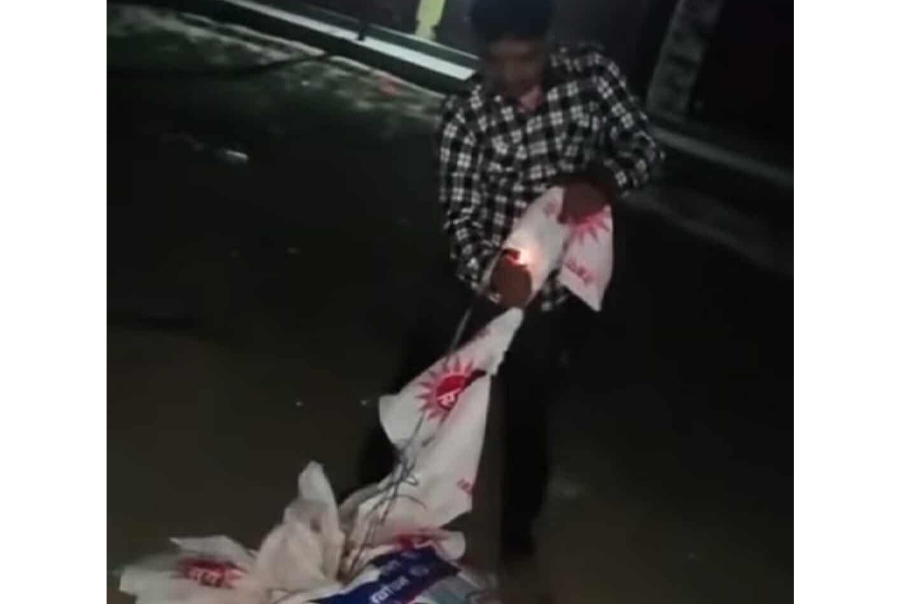 एमालेको झण्डामा आगजनी गर्ने निर्वाचन प्रहरी पक्राउ