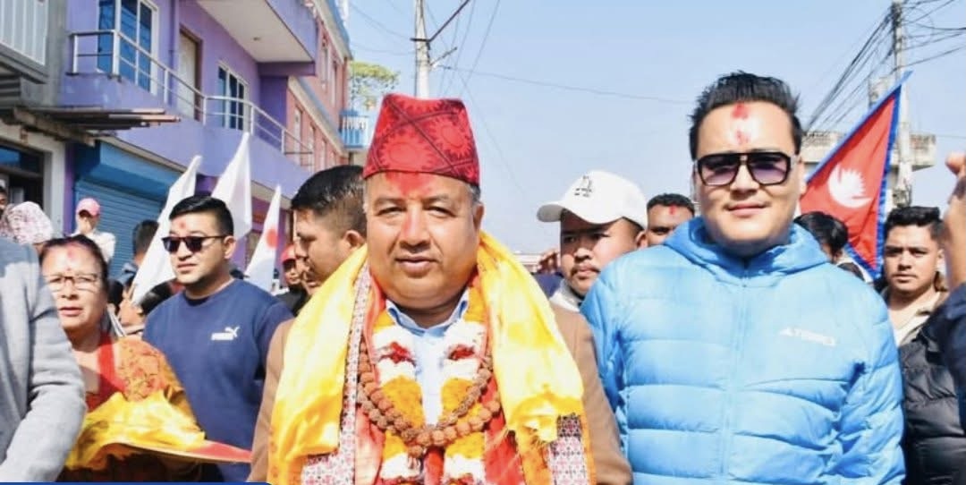 रास्वपाका जिल्ला सुरक्षा कमाण्डर पुष्प भण्डारीले पार्टी परित्याग गर्दै एमालेका उम्मेदवार महेश बस्नेतलाई समर्थन गर्ने घोषणा